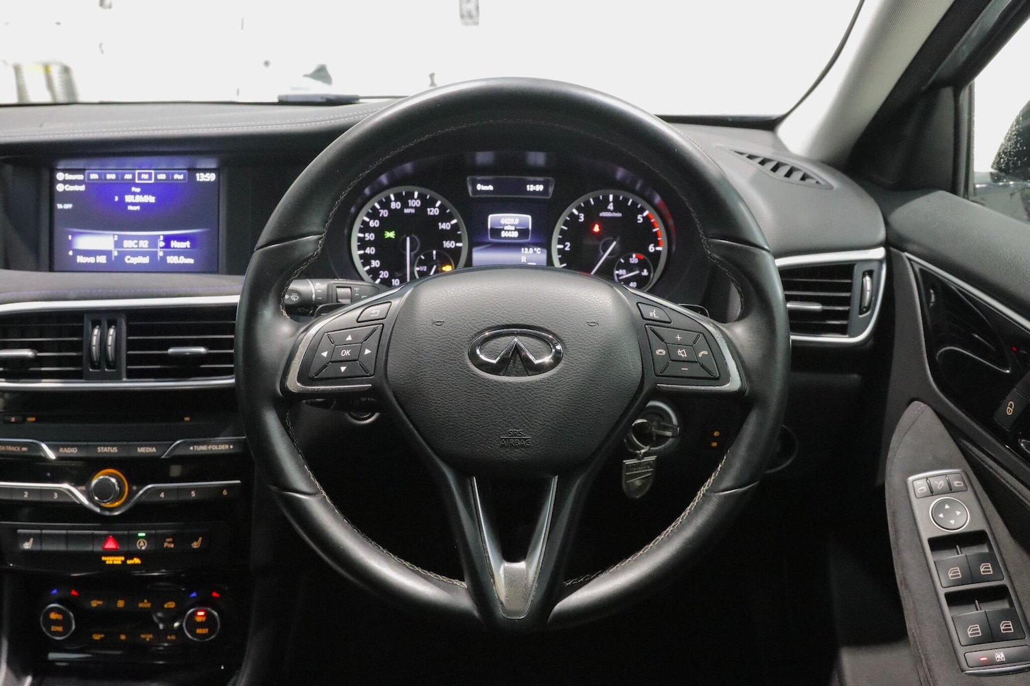 Used Infiniti Q30 2016 for sale - 76850346: Photo 16