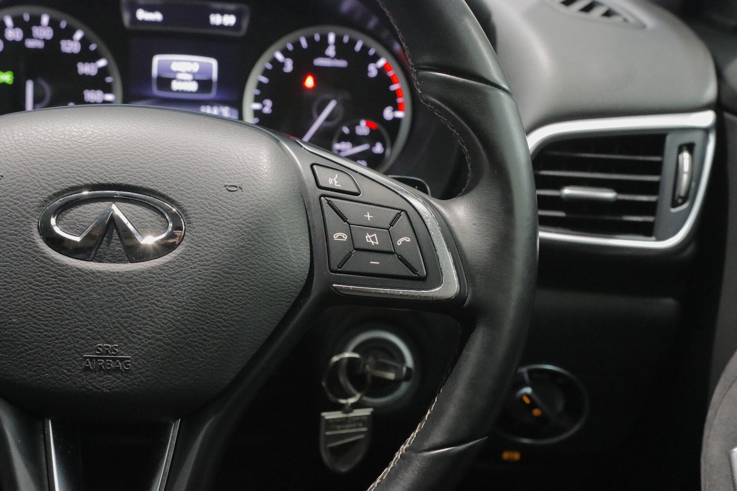 Used Infiniti Q30 2016 for sale - 76850346: Photo 18