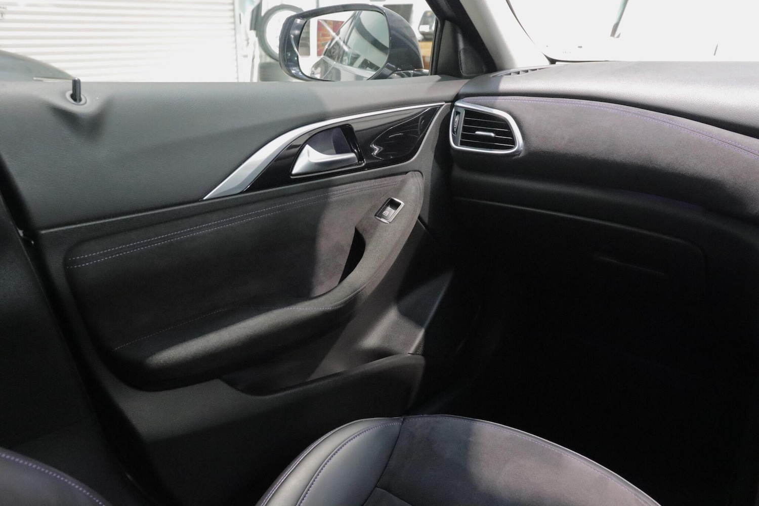 Used Infiniti Q30 2016 for sale - 76850346: Photo 25