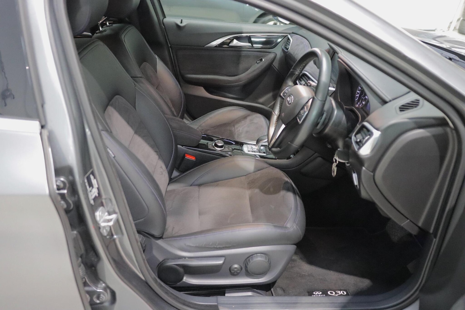 Used Infiniti Q30 2016 for sale - 76850346: Photo 9