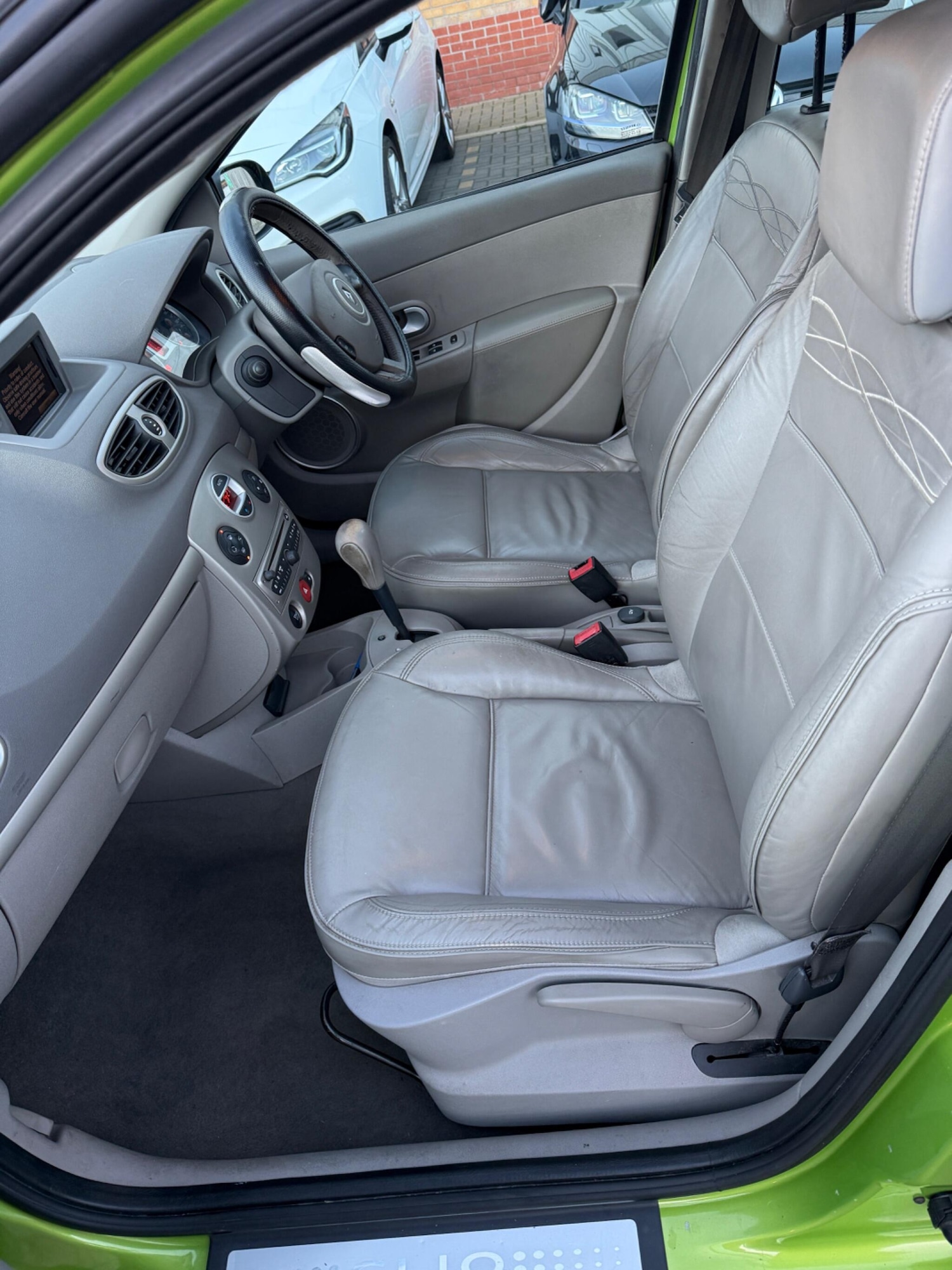 Used Renault Clio 2010 for sale - 76913614: Photo 10