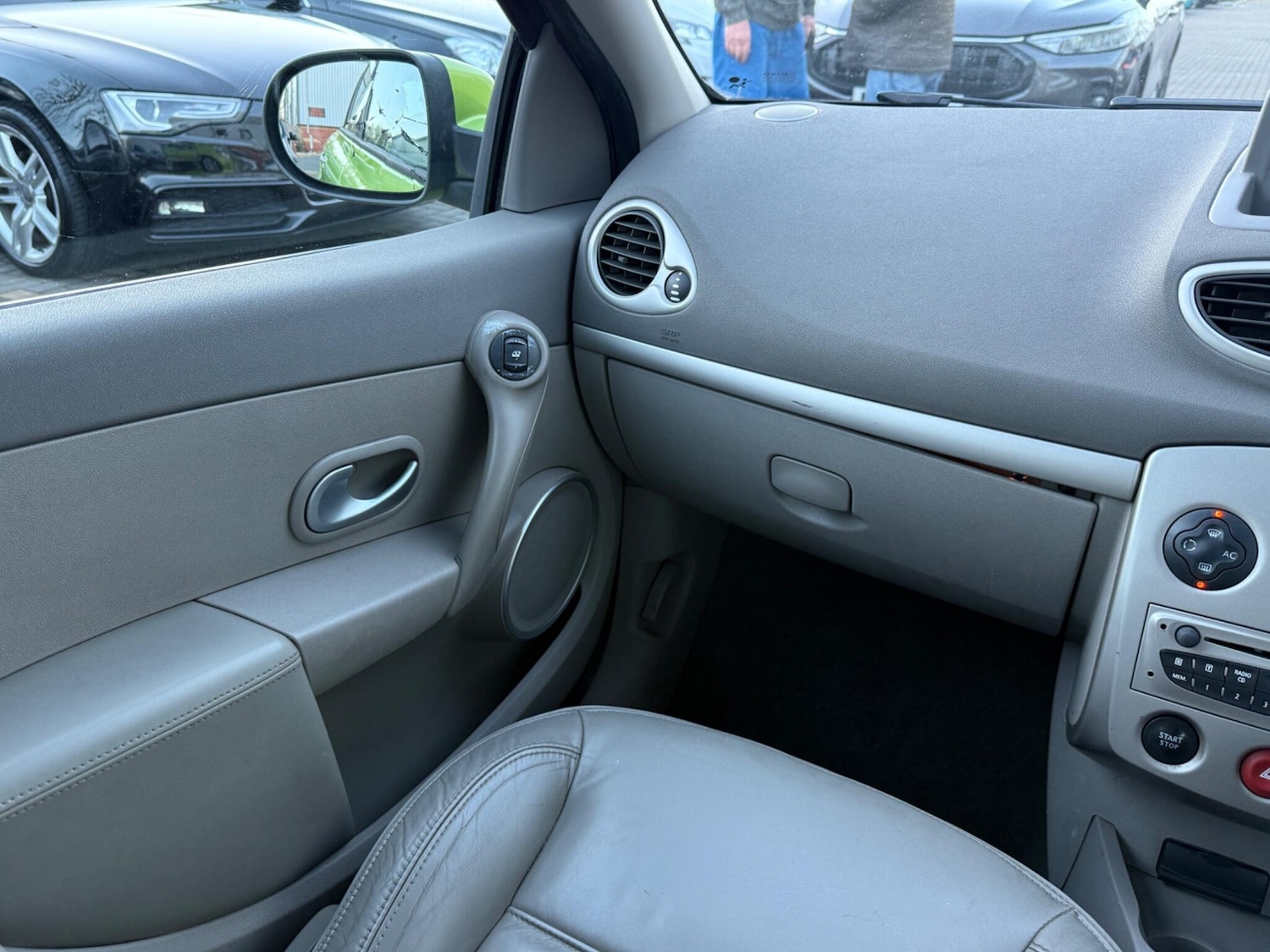 Used Renault Clio 2010 for sale - 76913614: Photo 18