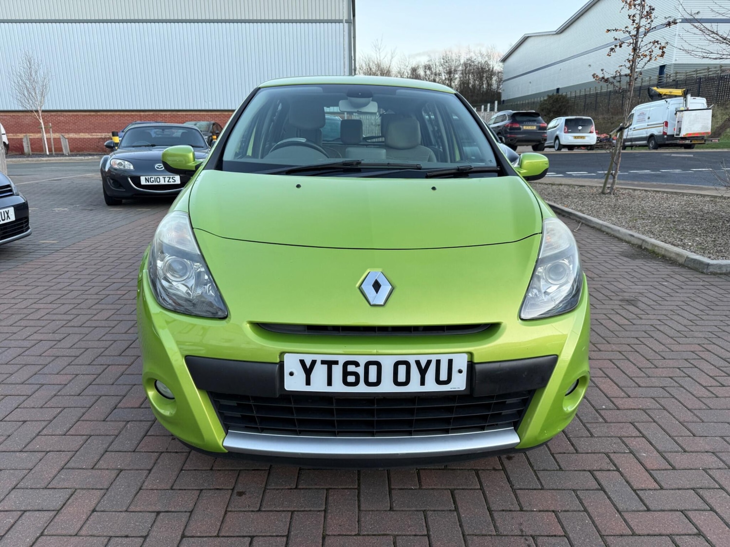 Used Renault Clio 2010 for sale - 76913614: Photo 2