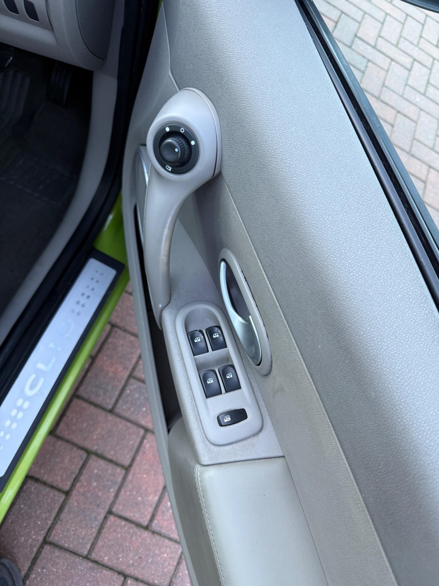 Used Renault Clio 2010 for sale - 76913614: Photo 20