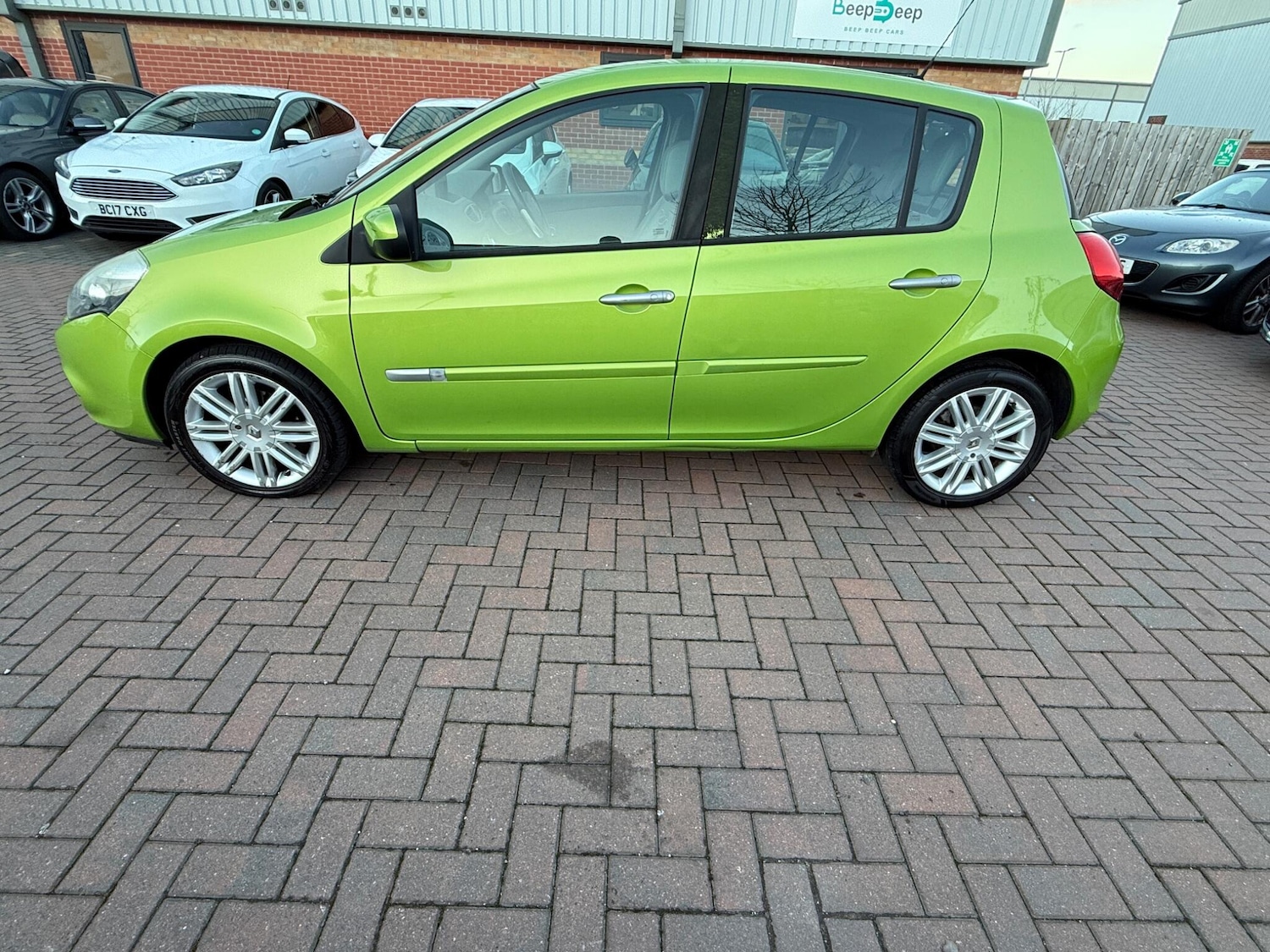 Used Renault Clio 2010 for sale - 76913614: Photo 4