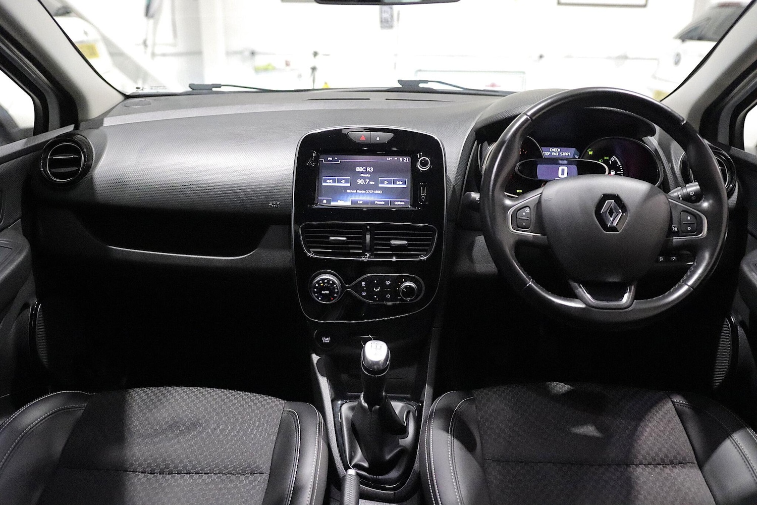 Used Renault Clio 2018 for sale - 76498596: Photo 10
