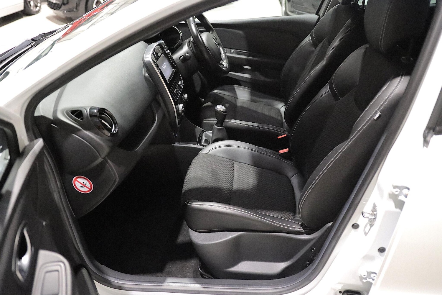 Used Renault Clio 2018 for sale - 76498596: Photo 11