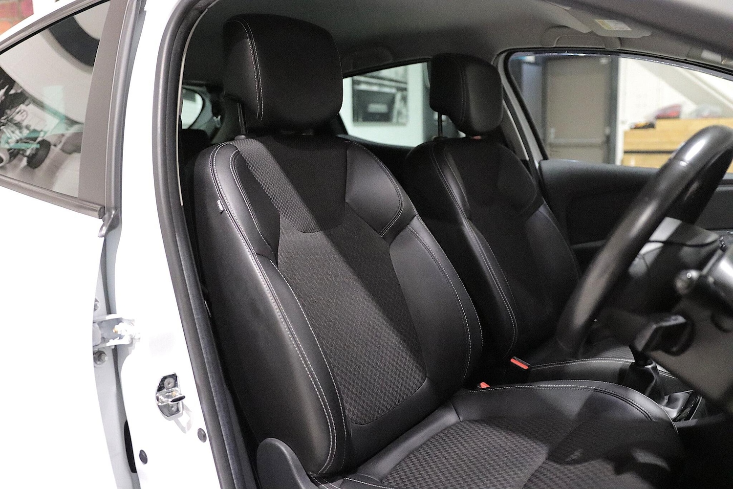 Used Renault Clio 2018 for sale - 76498596: Photo 15