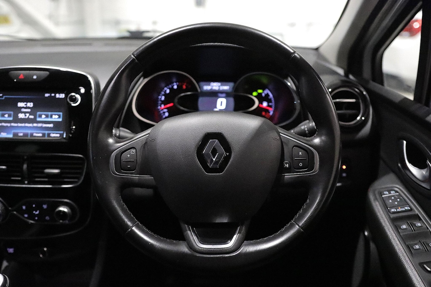 Used Renault Clio 2018 for sale - 76498596: Photo 16