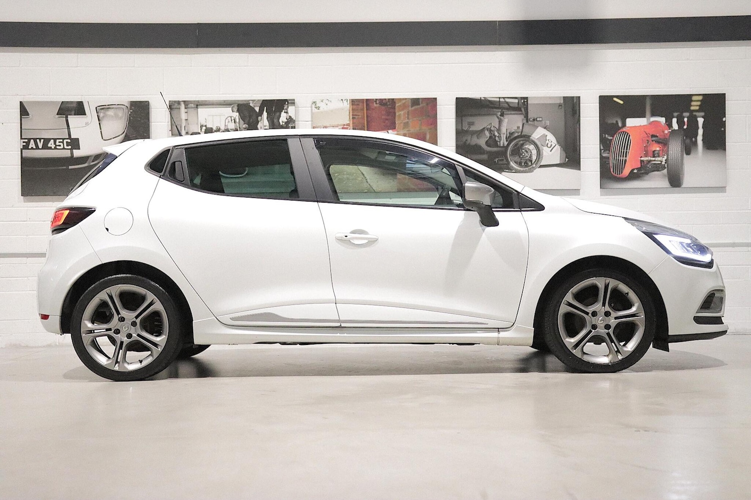 Used Renault Clio 2018 for sale - 76498596: Photo 2