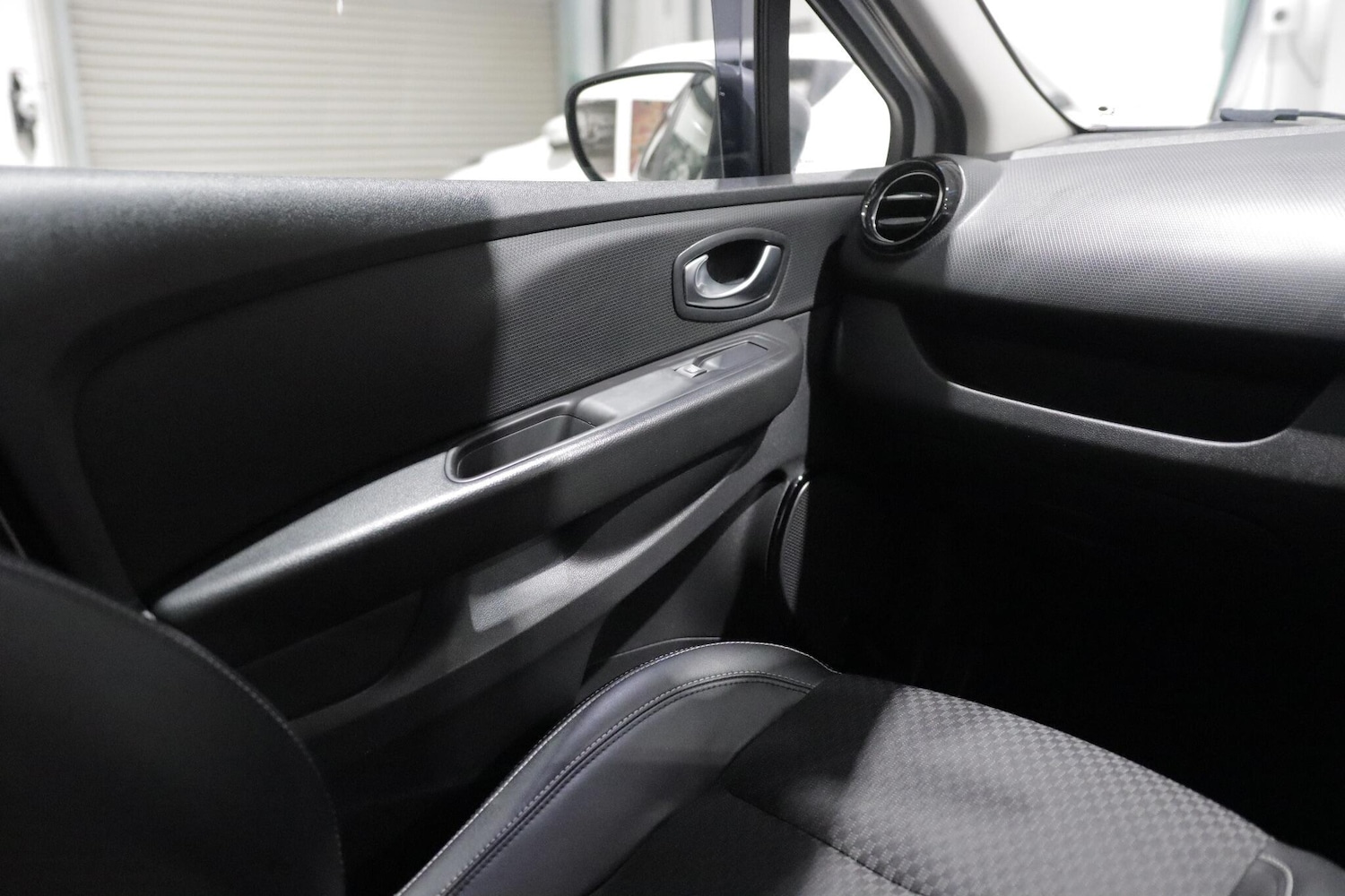 Used Renault Clio 2018 for sale - 76498596: Photo 25