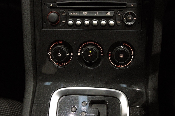 Used Peugeot 5008 2015 for sale - 76238805: Photo 28