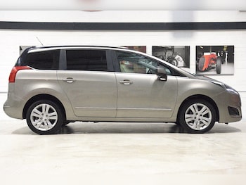 Used Peugeot 5008 2015 for sale - 76238805: Photo 2