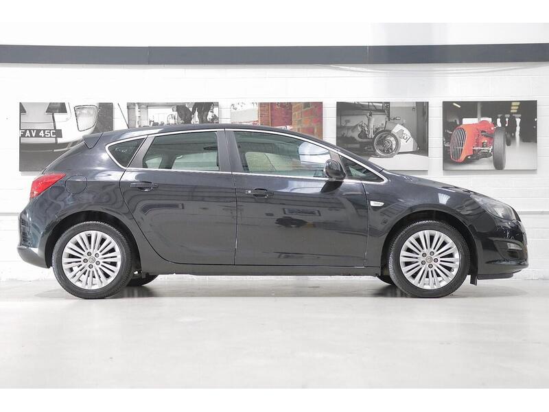 Used Vauxhall Astra 2015 for sale - 77153961: Photo 2