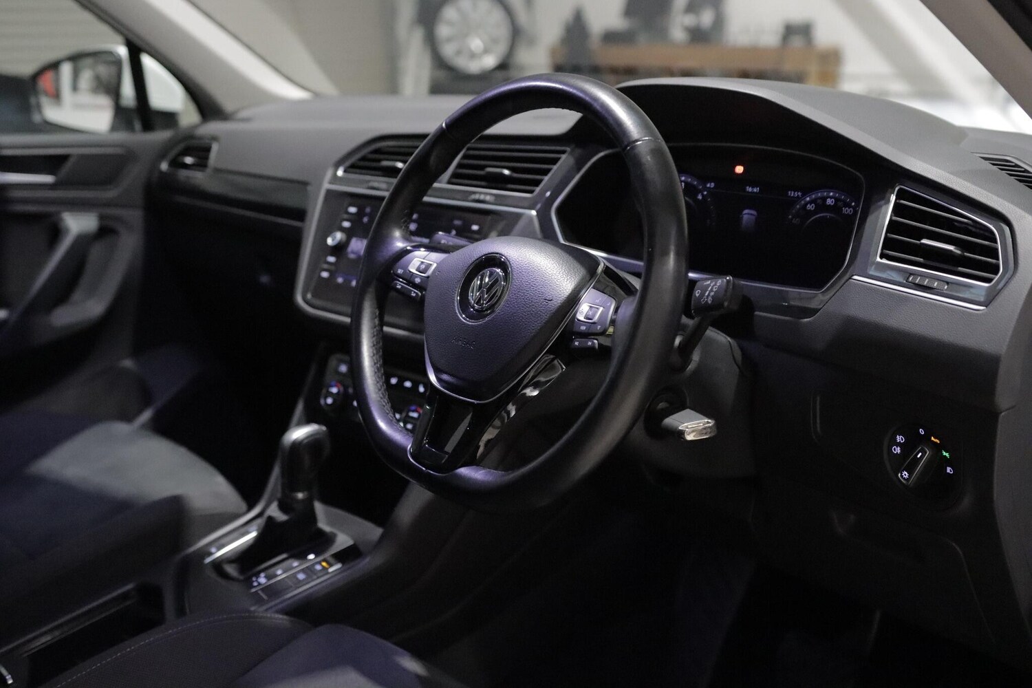 Used Volkswagen Tiguan 2018 for sale - 76550097: Photo 24