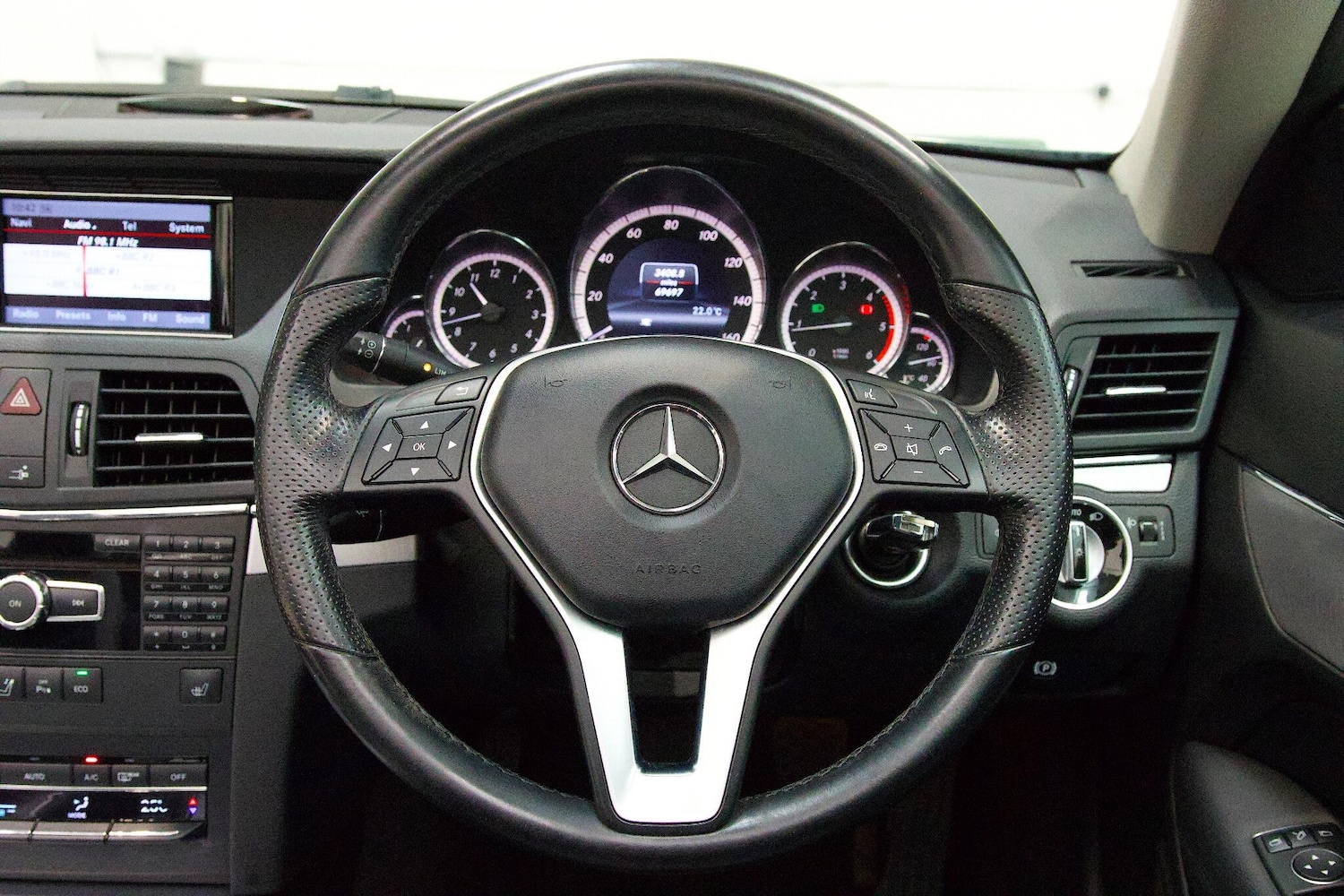 Used Mercedes-Benz E Class 2013 for sale - 76727864: Photo 16