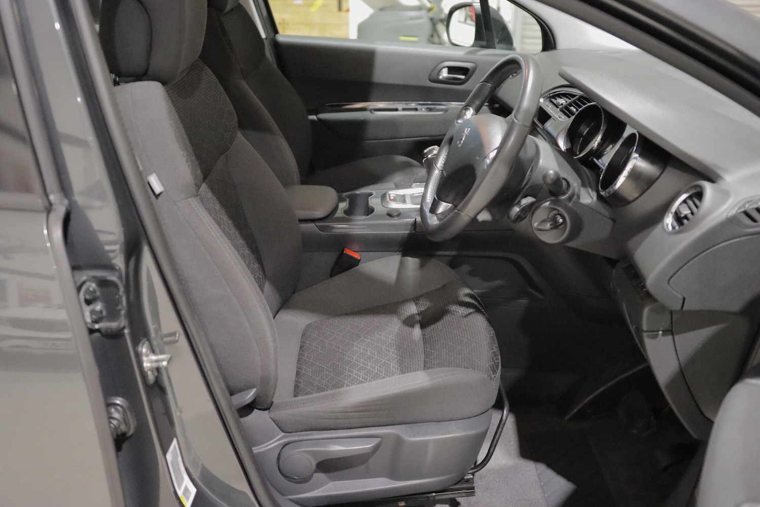 Used Peugeot 3008 2015 for sale - 76633304: Photo 9