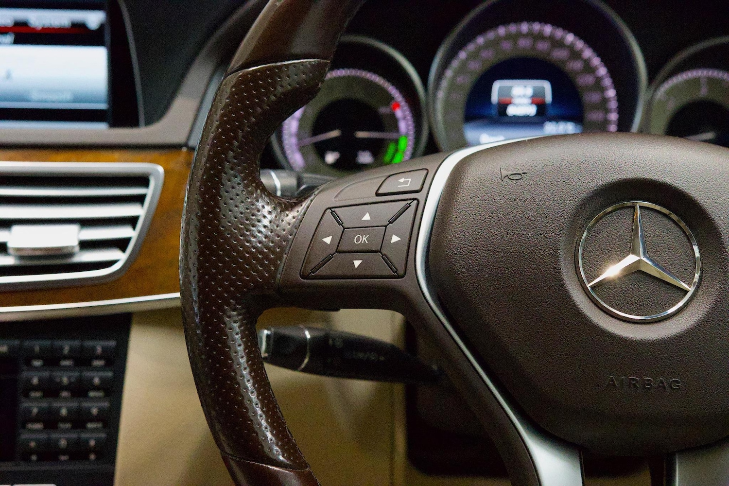 Used Mercedes-Benz E Class 2013 for sale - 76247270: Photo 18