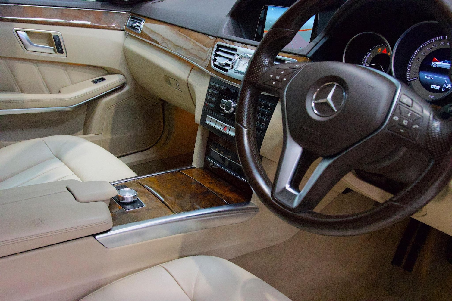 Used Mercedes-Benz E Class 2013 for sale - 76247270: Photo 26