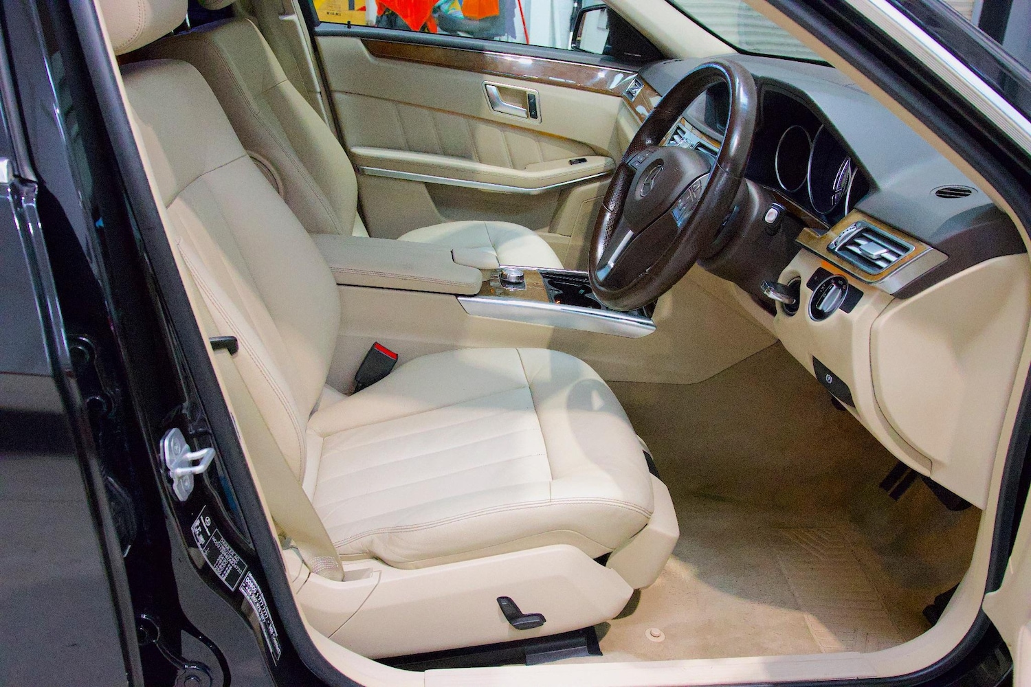 Used Mercedes-Benz E Class 2013 for sale - 76247270: Photo 9