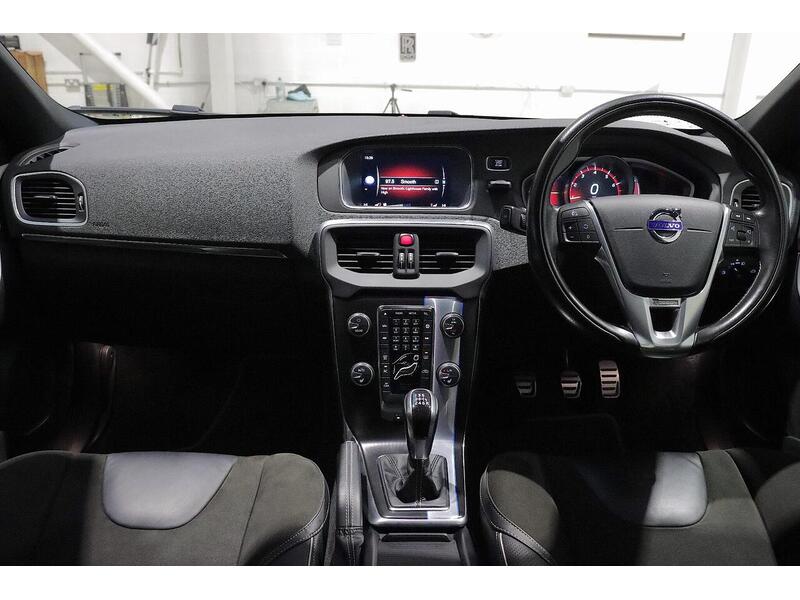 Used Volvo V40 2015 for sale - 76968411: Photo 10