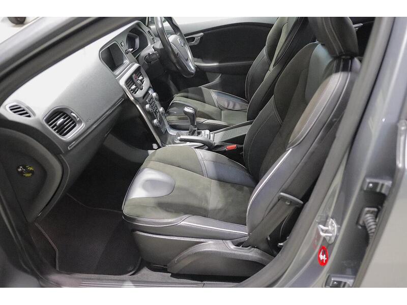 Used Volvo V40 2015 for sale - 76968411: Photo 11