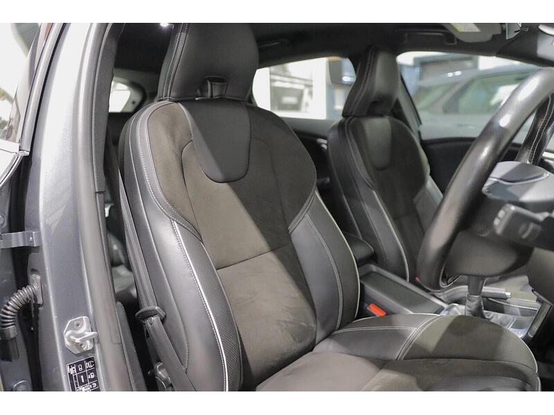 Used Volvo V40 2015 for sale - 76968411: Photo 14