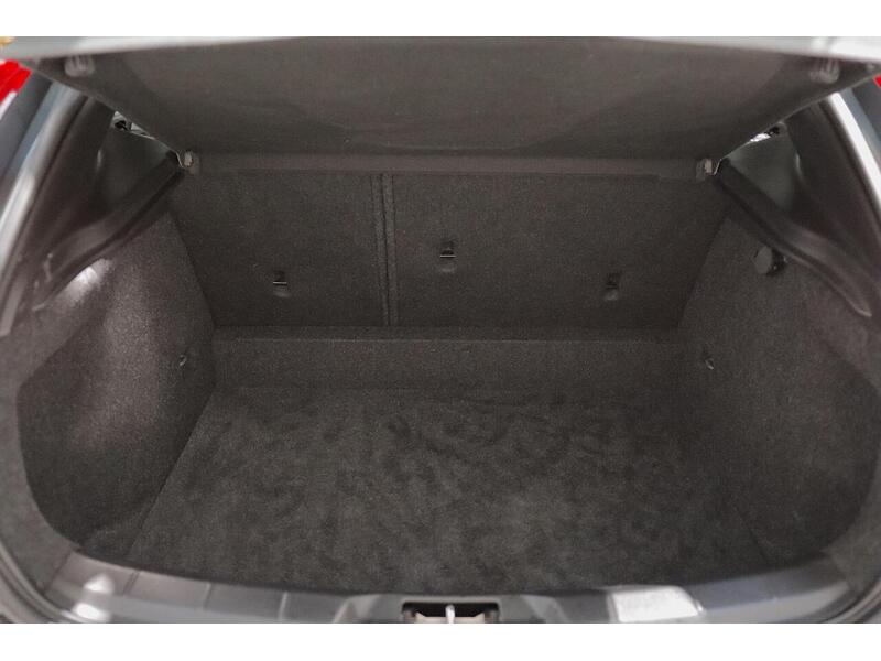 Used Volvo V40 2015 for sale - 76968411: Photo 15