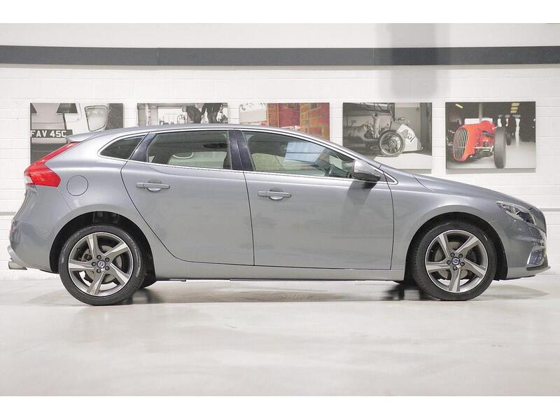 Used Volvo V40 2015 for sale - 76968411: Photo 2