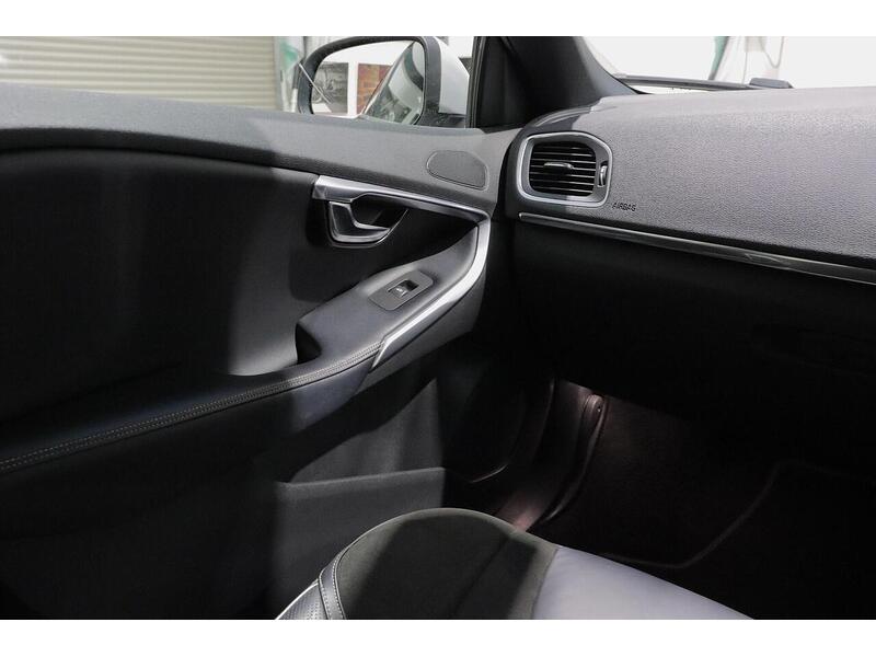 Used Volvo V40 2015 for sale - 76968411: Photo 24