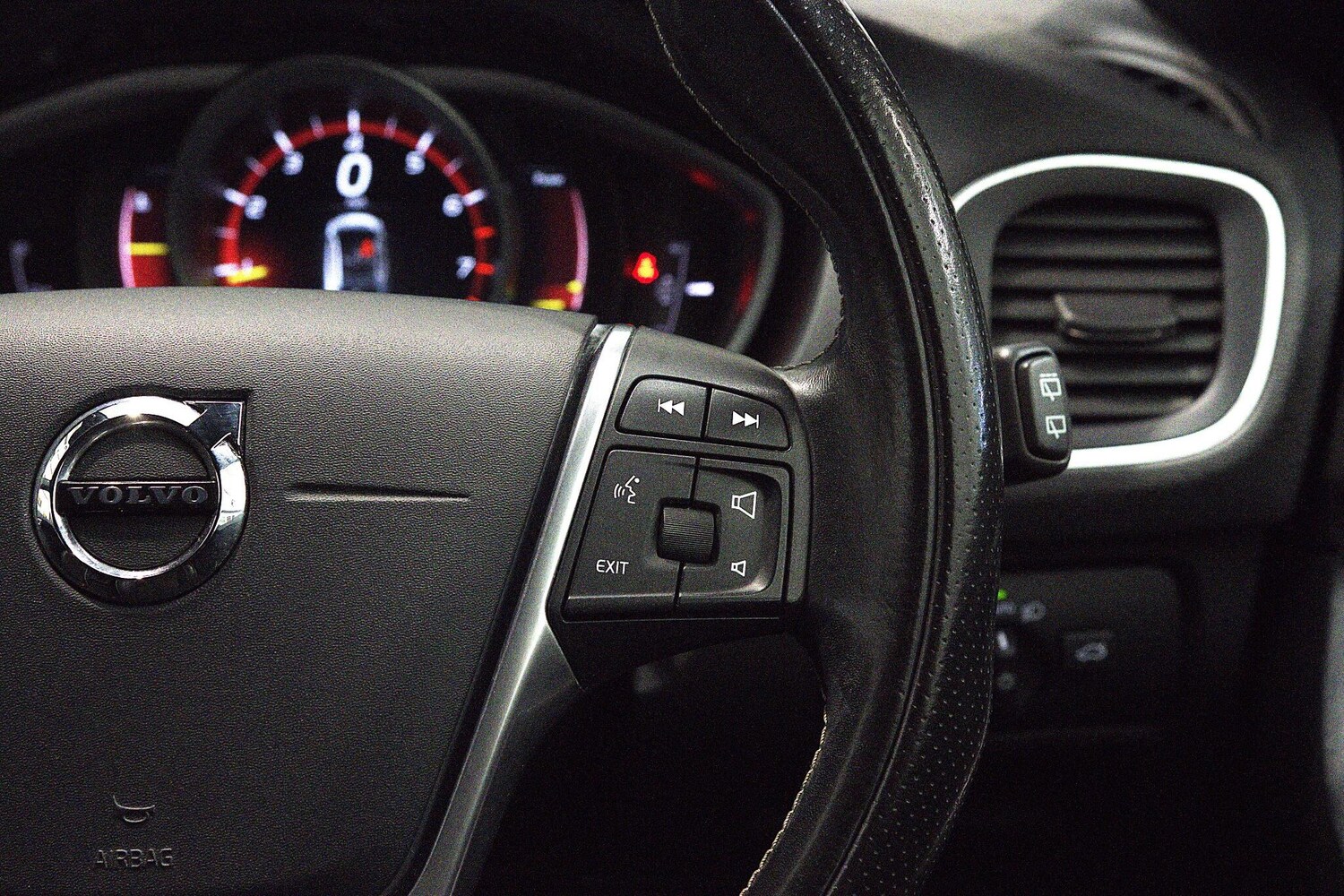 Used Volvo V40 2017 for sale - 76214012: Photo 17