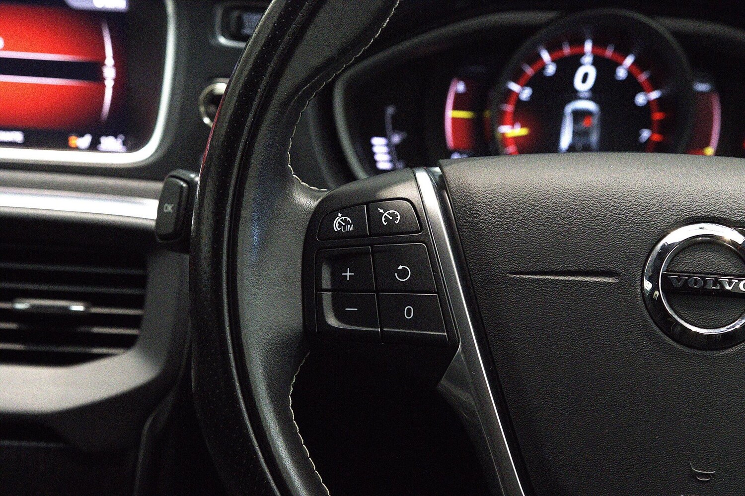 Used Volvo V40 2017 for sale - 76214012: Photo 18