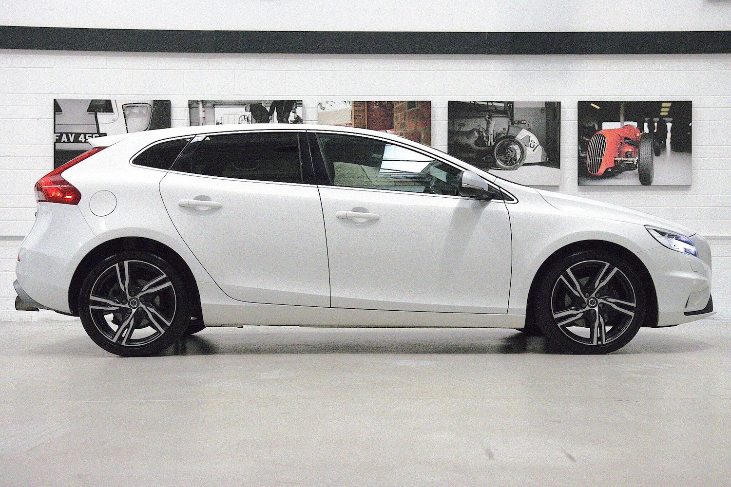 Used Volvo V40 2017 for sale - 76214012: Photo 2