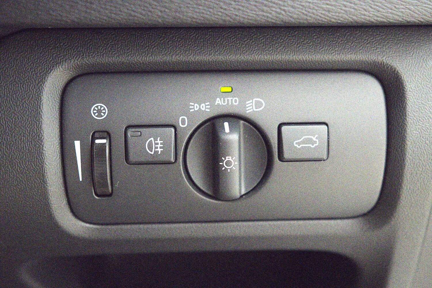 Used Volvo V40 2017 for sale - 76214012: Photo 23