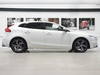 Used Volvo V40 2017 for sale - 76214012: Photo 2