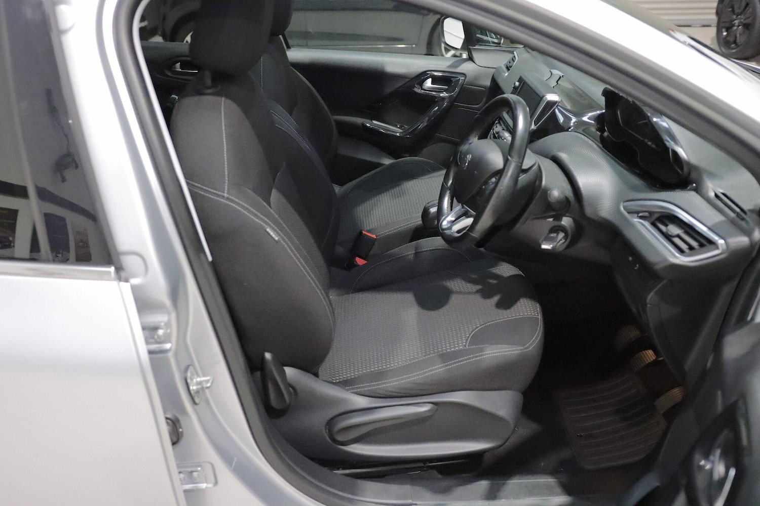 Used Peugeot 208 2018 for sale - 76549323: Photo 10