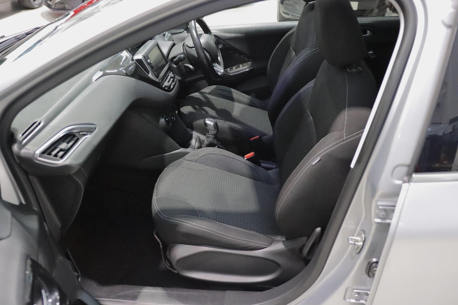 Used Peugeot 208 2018 for sale - 76549323: Photo 11