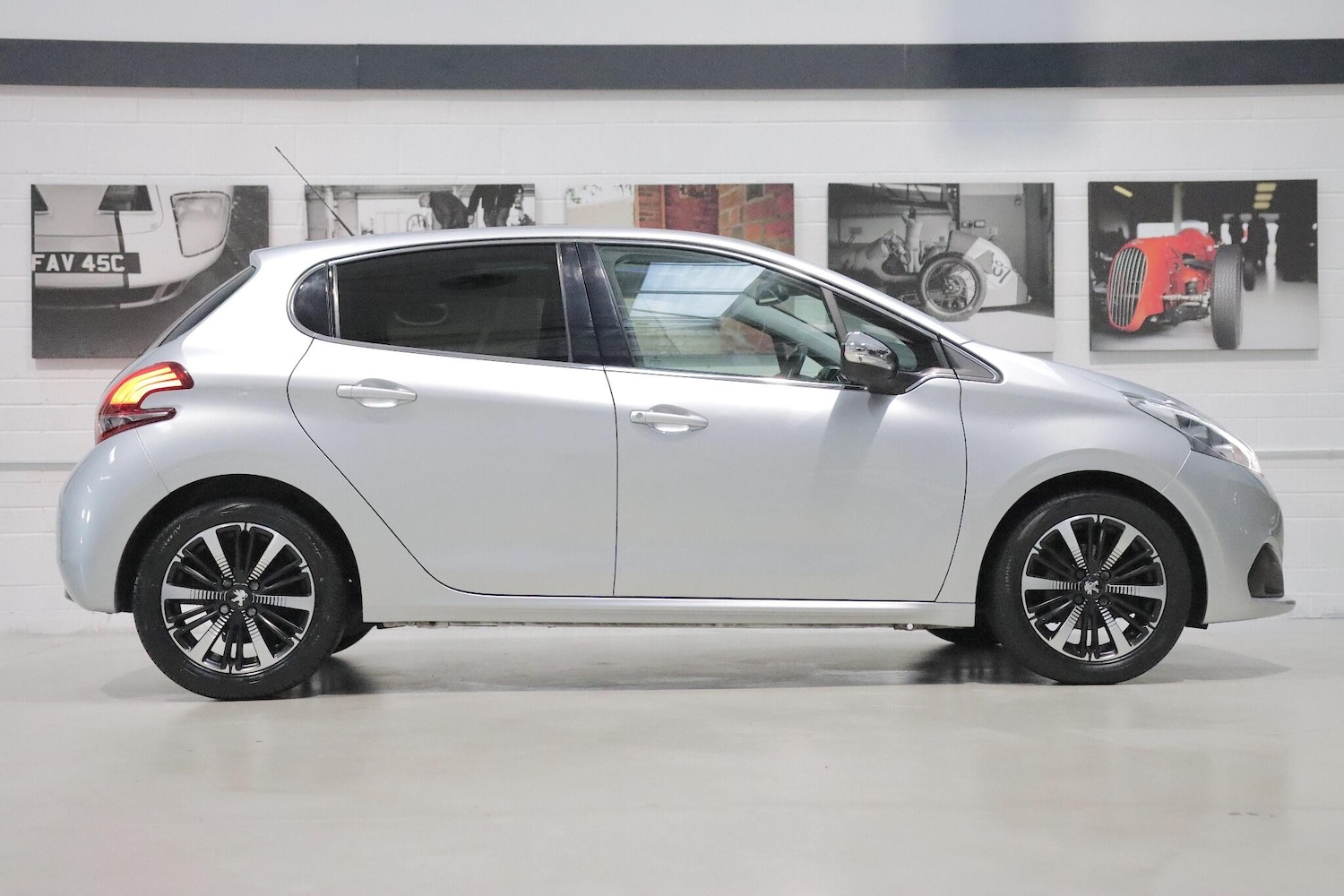 Used Peugeot 208 2018 for sale - 76549323: Photo 2