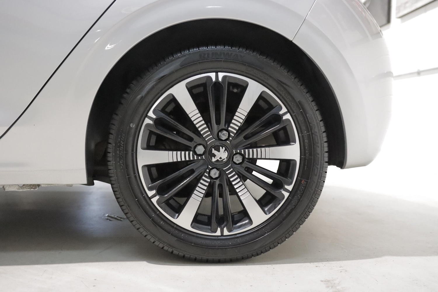 Used Peugeot 208 2018 for sale - 76549323: Photo 29