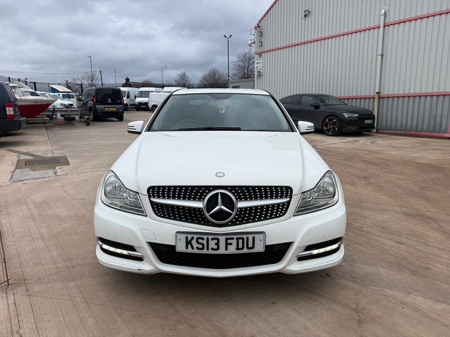 Used Mercedes-Benz C Class 2013 for sale - 77326180: Photo 3