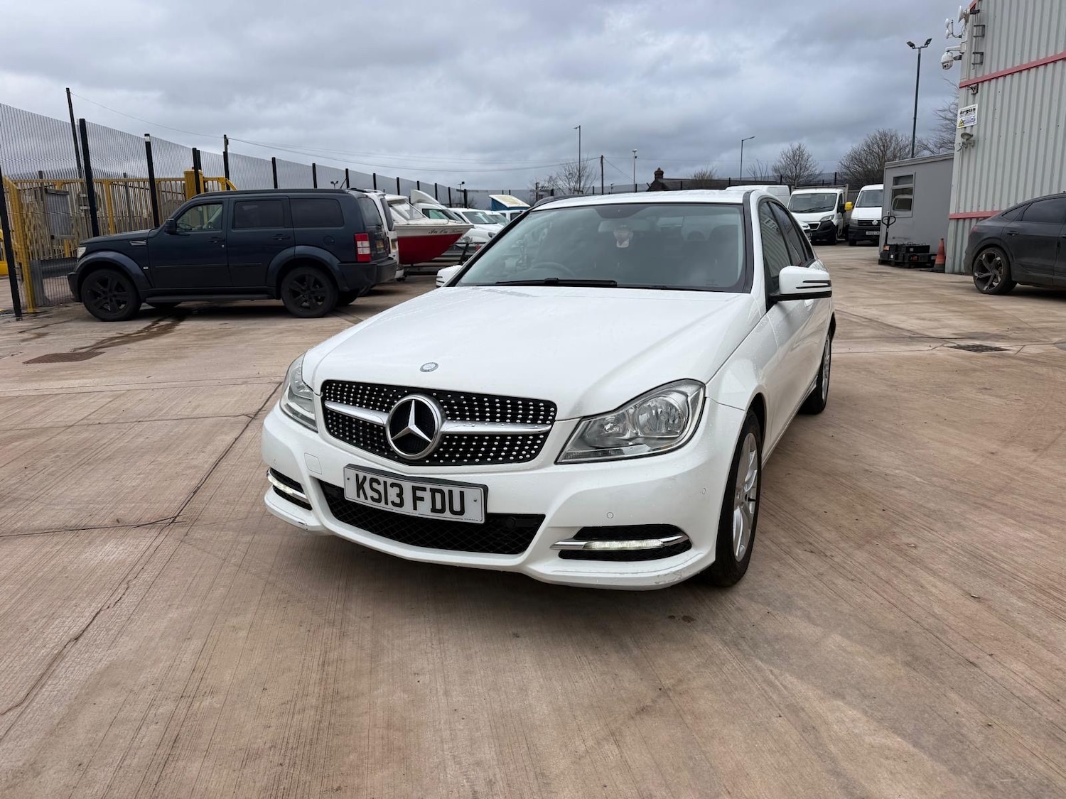 Used Mercedes-Benz C Class 2013 for sale - 77326180: Photo 4