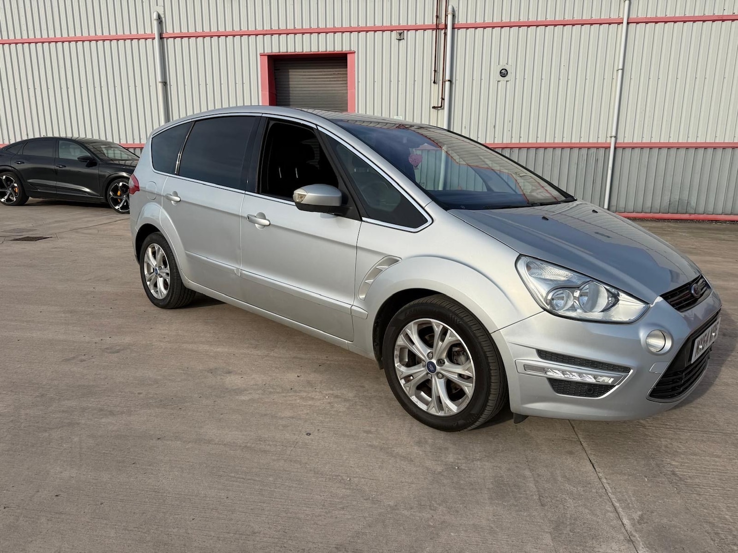 Used Ford S-Max 2015 for sale - 77934586: Photo 5