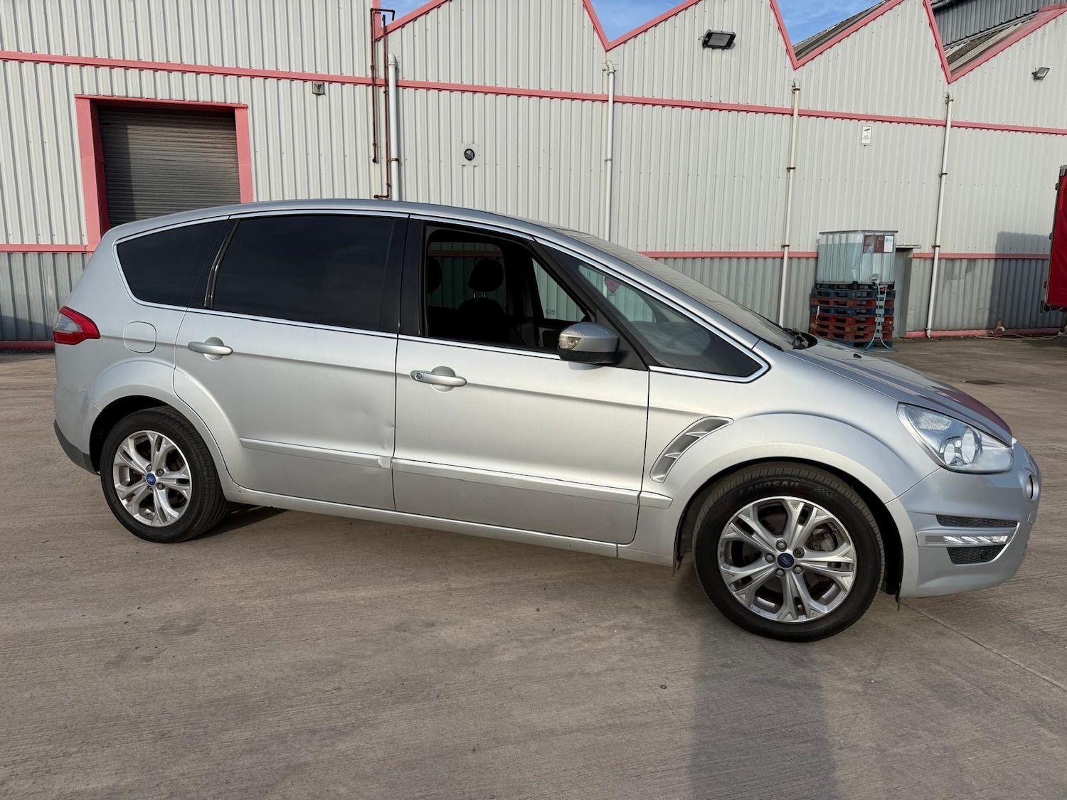 Used Ford S-Max 2015 for sale - 77934586: Photo 6