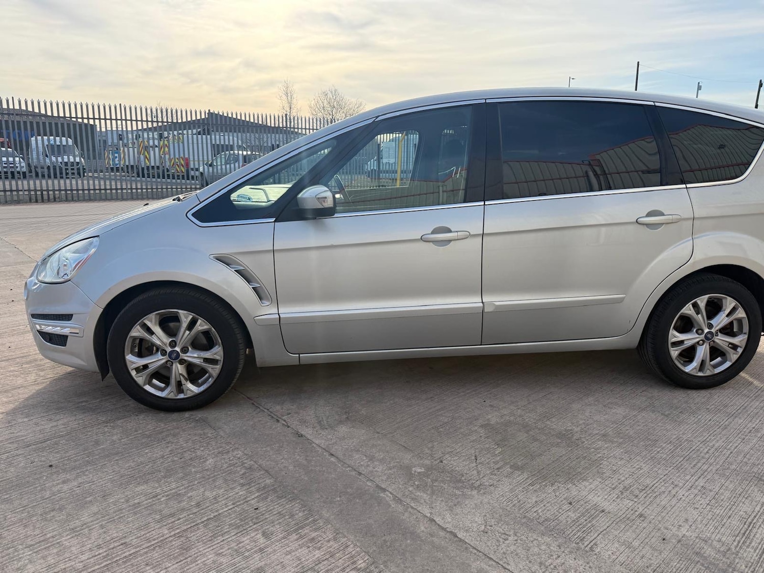 Used Ford S-Max 2015 for sale - 77934586: Photo 8