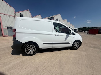 Used Ford Transit Courier 2017 for sale - 78993741: Photo