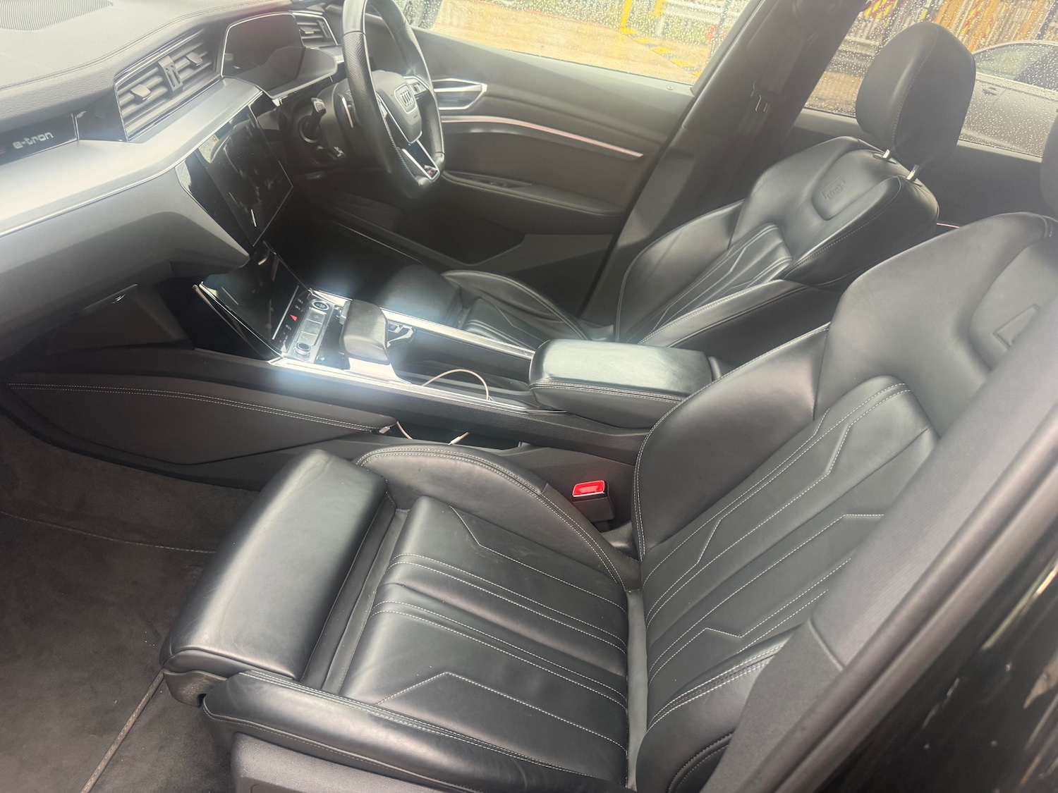 Used Audi e-tron 2021 for sale - 76693143: Photo 4