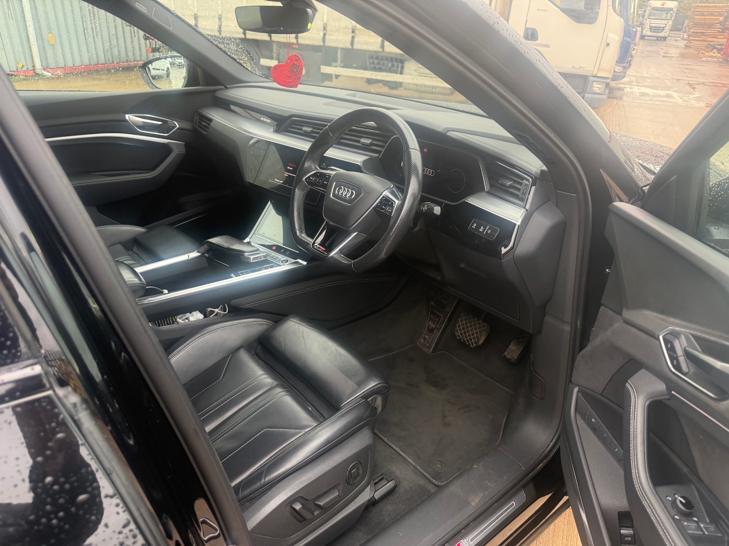 Used Audi e-tron 2021 for sale - 76693143: Photo 8
