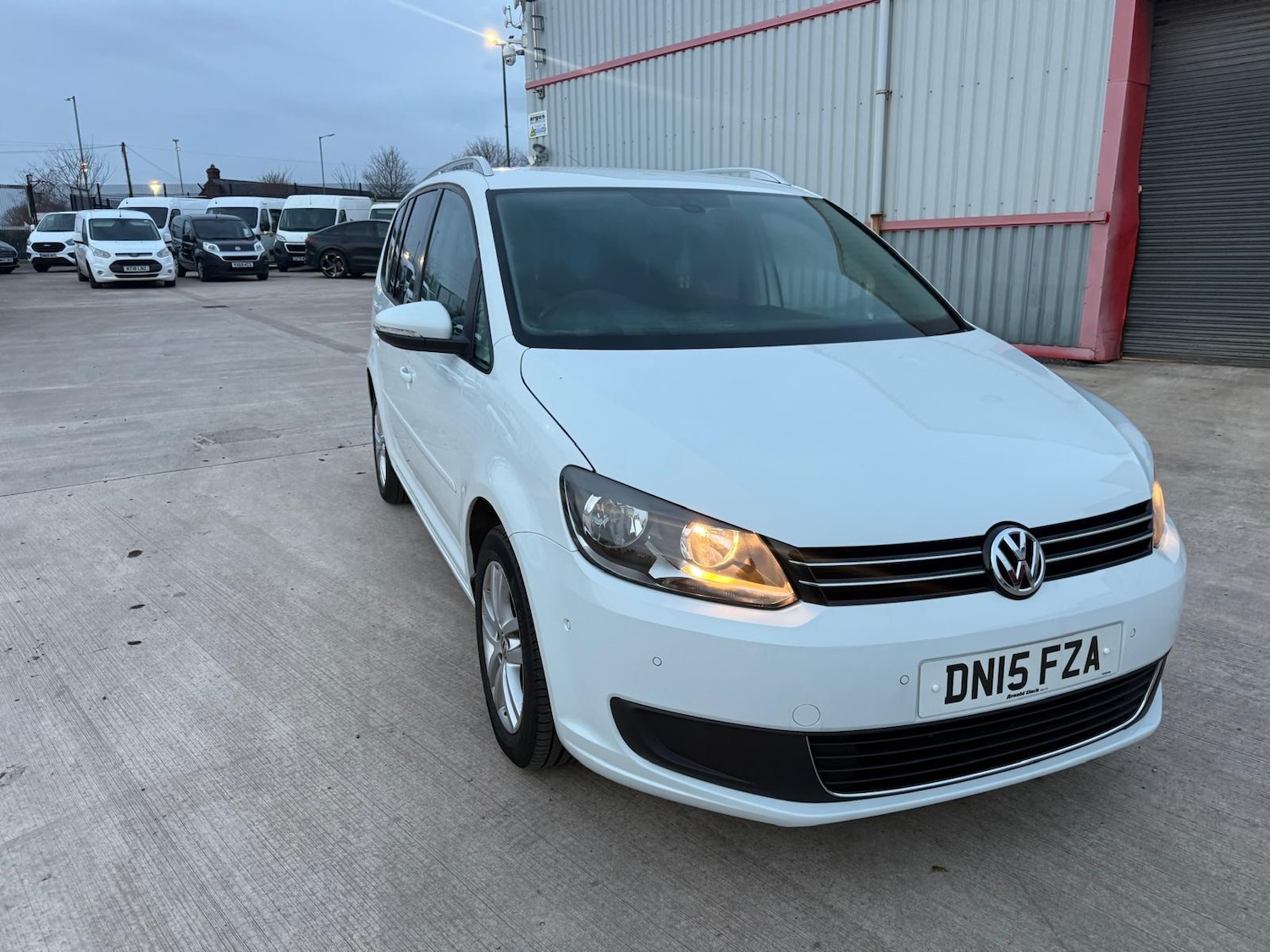 Used Volkswagen Touran 2015 for sale - 76940121: Photo 2