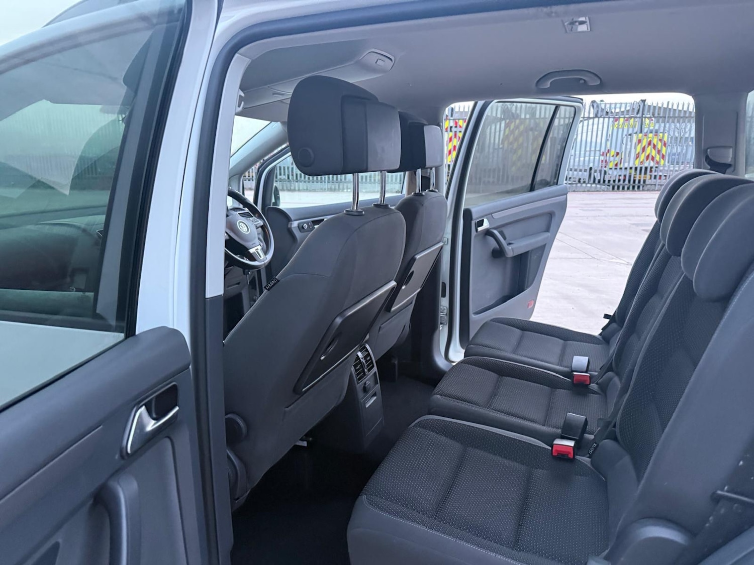 Used Volkswagen Touran 2015 for sale - 76940121: Photo 23