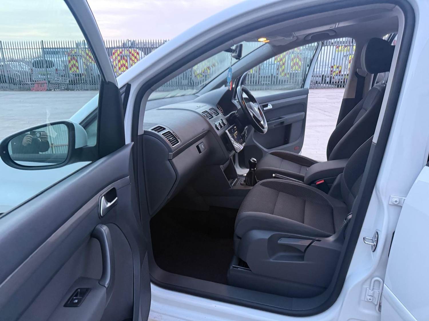 Used Volkswagen Touran 2015 for sale - 76940121: Photo 24